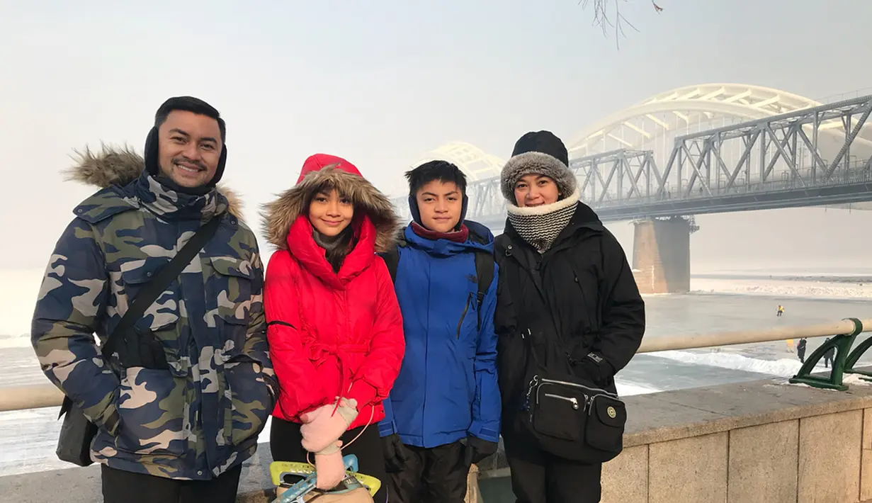 Dari hasil pernikahannya, Anjasmara dan Dian Nitami dikaruniai dua orang anak yaitu Sassi Kirana Asmara dan Arka Setyaandipa Asmara. Mereka juga mempunyai dua orang anak angkat yakni Amanda Annette Syariff dan Luther Putra Syariff.(Liputan6.com/IG/sasikiranaasmara)