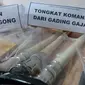 Tongkat komando dari gading gajah yang disita Bareskrim Polri. (Liputan6.com/Hanz Jimenez Salim)