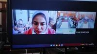 Selebrgam Medina Zein saat sidang putusan di PN Surabaya. (Dian Kurniawan/Liputan6.com)