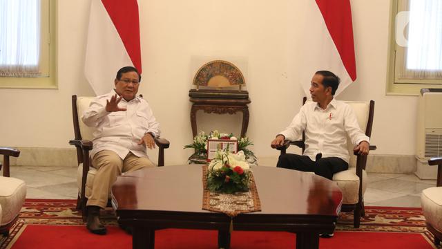 Tawa Jokowi dan Prabowo di Istana Merdeka