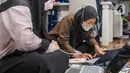 Buku-buku di taman literasi ini bisa diakses secara online terhubung dengan koleksi e-book guna meningkatkan minat membaca. (Liputan6.com/Johan Tallo)