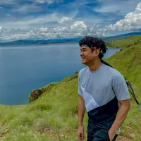 Nama Dwi Andhika hingga kini belum lagi terdengar memiliki kekasih setelah putus dari Irma Dharmawangsa. Di usia yang sudah berkepala tiga, namun ternyata ia belum juga memiliki target untuk menikah. (Instagram/dwiandhika3486)