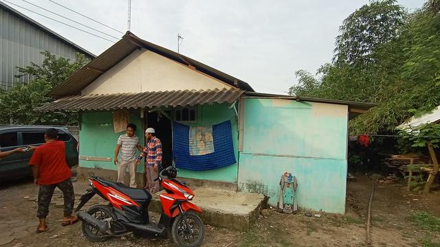 Rumah Herman dan Maiyah berada di RT 04, RW 01, Kampung Kramat Tegal, Desa Kramatwatu, Kecamatan Kramatwatu, Kabupaten Serang, Banten.