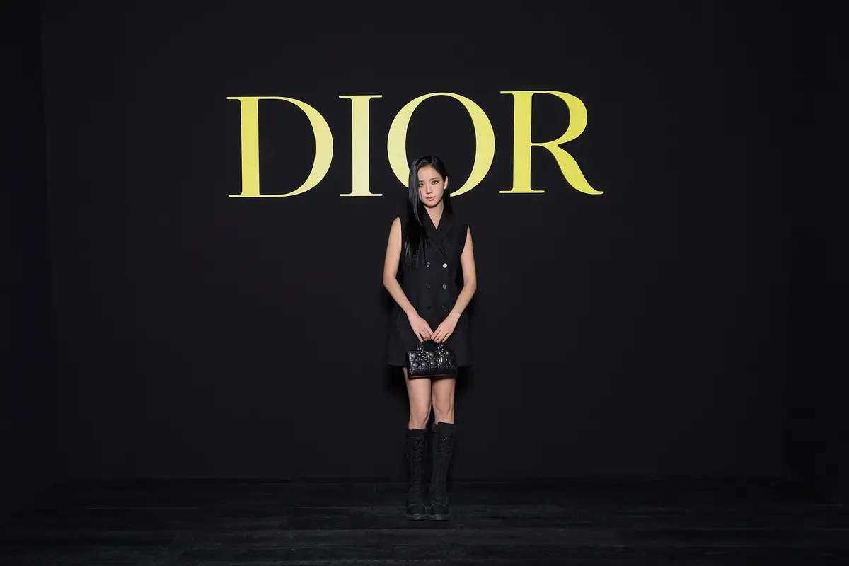 10 Adu Gaya Mewah Seleb di Dior Spring-Summer 2024 Show, Jisoo BLACKPINK, Dilraba Dilmurat hingga Anya Taylor-Joy