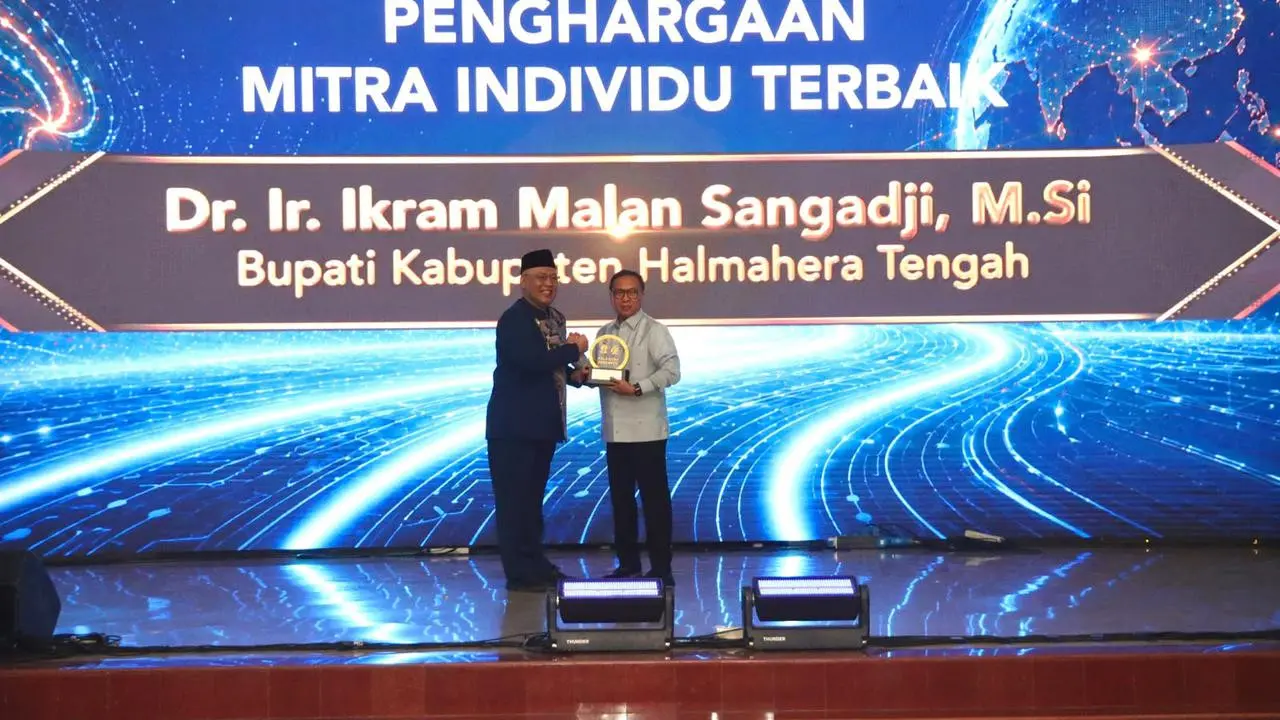 Bupati Halmahera Tengah Ikram Malan Sangadji meraih Piala Citra Paramesti kategori Mitra Individu Terbaik dalam ajang Mitra Kerja Sama Terbaik Universitas Terbuka (UT) 2026.