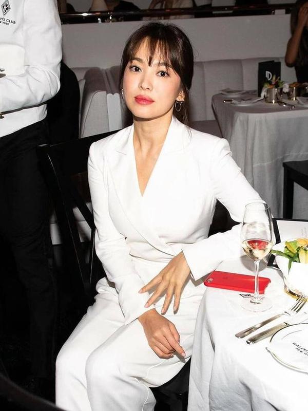 Pesona Song Hye Kyo Hadiri New York Fashion Week 2019 (sumber: weibo/ralph_lauren)