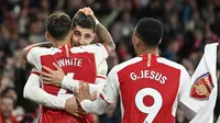 Pemain Arsenal merayakan gol penentu kemenangan yang dicetak Kai Havertz ke gawang Brentford di Emirates Stadium pada laga pekan ke-28 Premier League 2023/2024 di Emitares Stadium, Minggu (10/3/2024) dini hari WIB. (JUSTIN TALLIS / AFP)