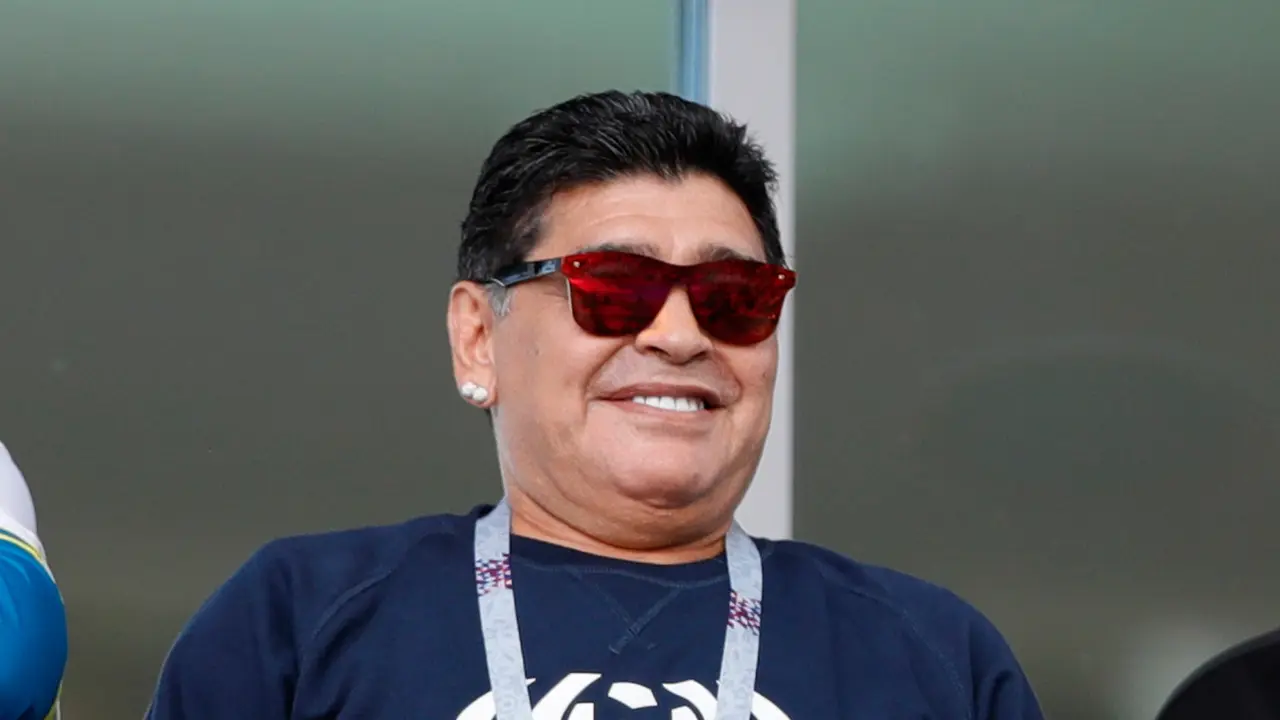 Gaya Nyentrik Maradona Saat Saksikan Piala Dunia 2018