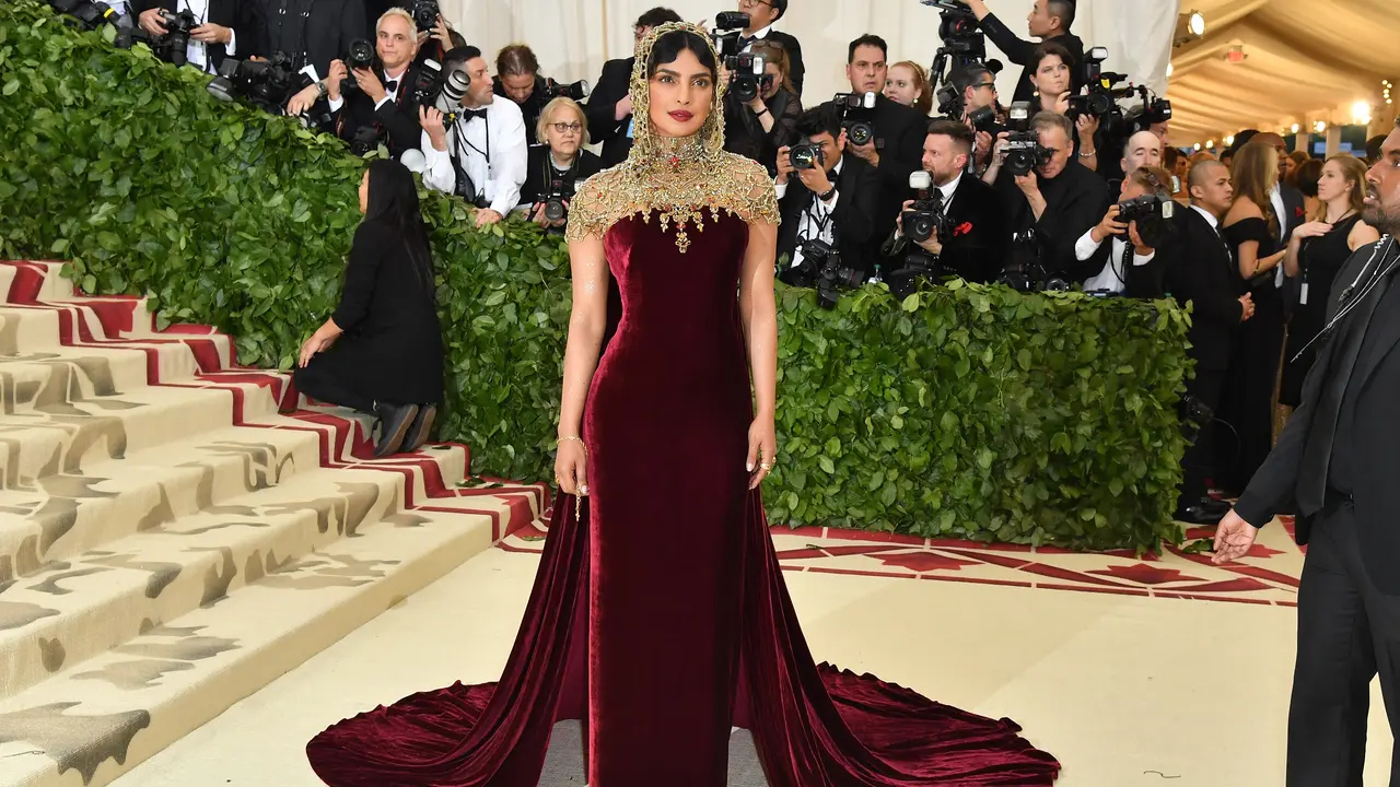 [Bintang] Tampil Cantik di Met Gala 2018, Priyanka Chopra Tuai Pujian