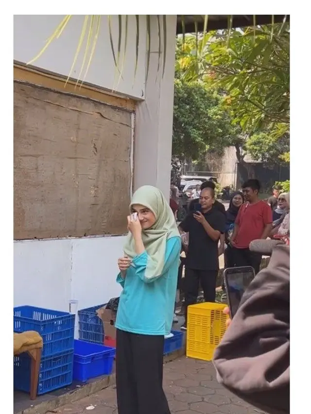 7 Potret Syifa Hadju Rayakan Ulang Tahun di Lokasi Syuting, Tetap Meriah
