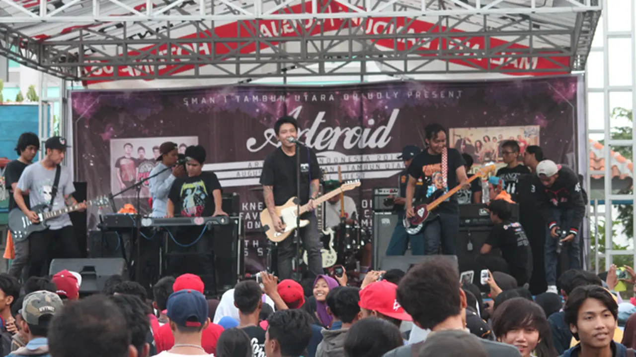 Pee Wee Gaskins Hebohkan Pensi SMAN 1 Bekasi