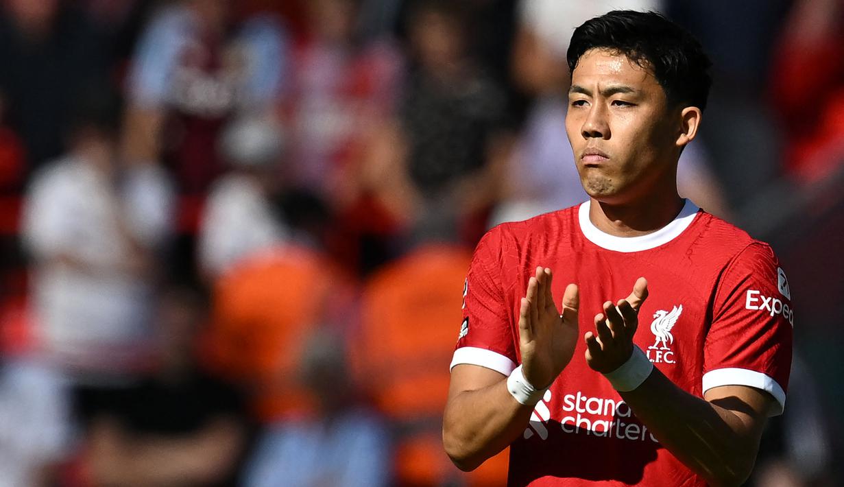 Gelandang bertahan berusia 31 tahun, wataru Endo menjalani musim keduanya di Premier League bersama Liverpool pada musim 2024/2025. Liverpool mendatangkannya dari Vfb Stuttgart pada awal musim 2023/2024 dengan nilai transfer 20 juta euro. Hingga kini ia telah tampil dalam 44 laga di Premier League dengan torehan 2 gol dan 1 assist bareng The Reds. (AFP/Paul Ellis)