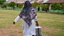 Angka tersebut mencakup 742.891 orang dari total 1.717.980 potensi penerima manfaat yang terdiri dari siswa sekolah, ibu hamil, menyusui, serta balita di 23 kabupaten dan kota. (CHAIDEER MAHYUDDIN/AFP)