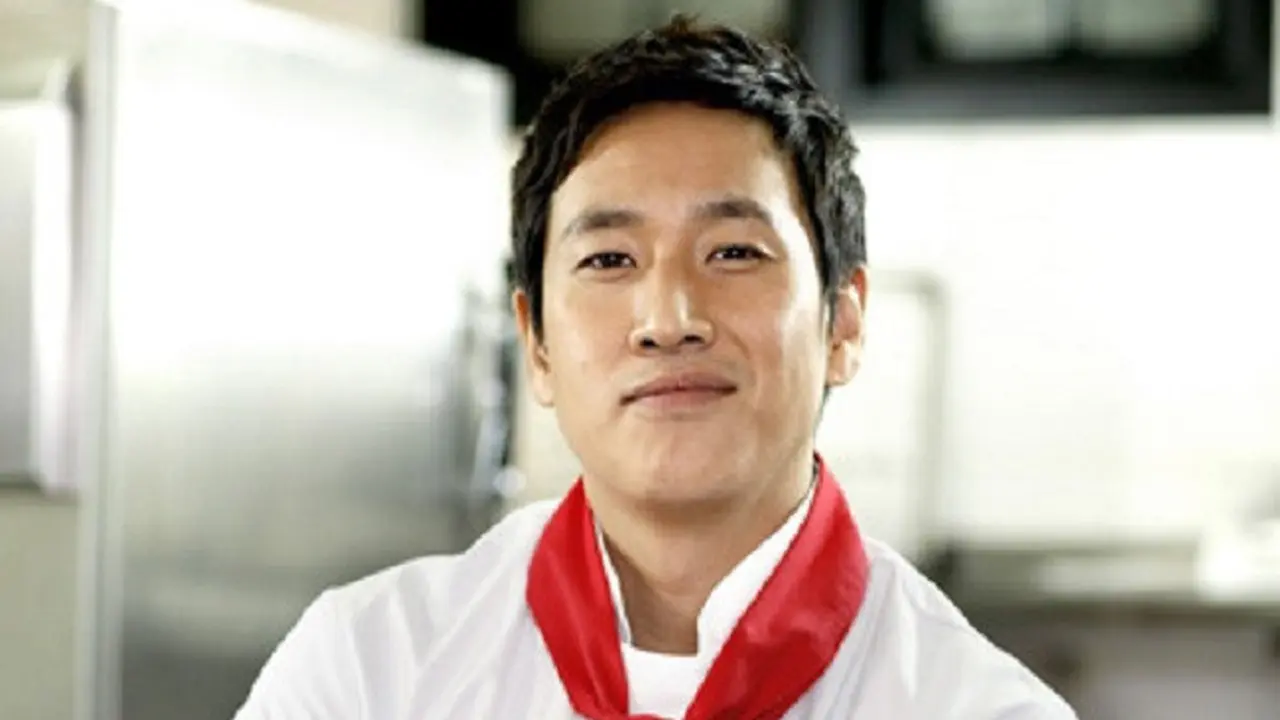 [Bintang] 6 Chef K-Drama yang Bikin Kaum Hawa Jadi Meleleh