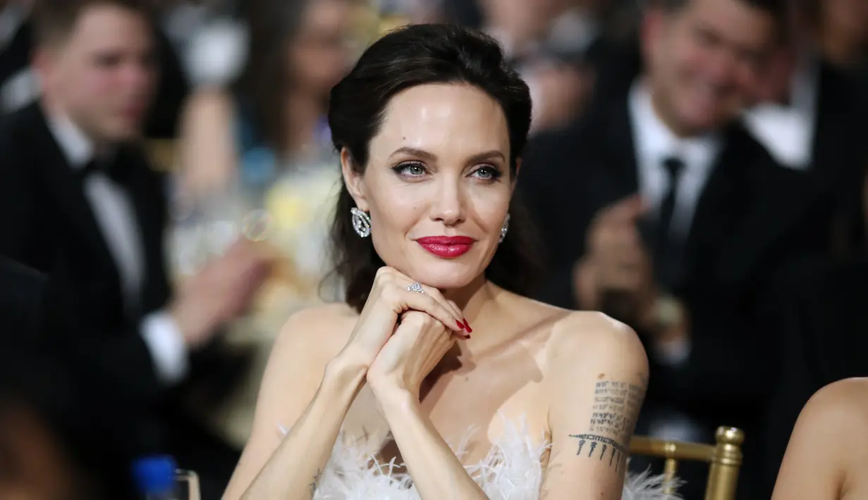 Angelina Jolie sudah miliki 6 anak namun masih miliki banyak cinta untuk dibagi. (Christopher Polk / GETTY IMAGES NORTH AMERICA / AFP)