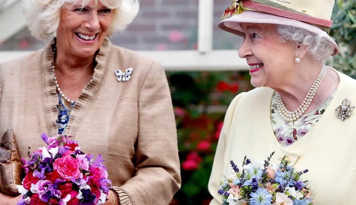 Sebagai tribute pada Ratu akan kecintaannya pada perhiasan mutiara (Foto: Instagram @theroyalfamily)