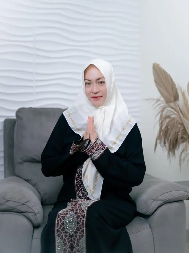 Angelina Sondakh punya instagram