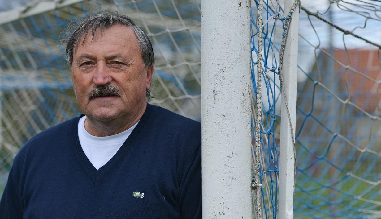 Antonin Panenka dilahirkan pada 2 Desember 1948 di Praha, Cekoslowakia. Karier sepak bolanya dihabiskan bersama klub Bohemians Praha dan Rapid Wiens pada medio 1960-an hingga 1980-an. (AFP/Michal Cizek)