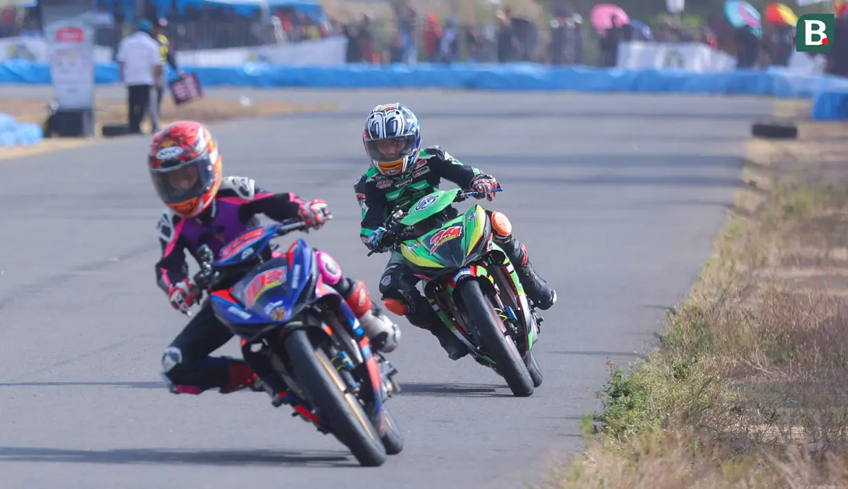 Yamaha Cup Race (YCR) 2024 putaran pertama telah dimulai hari ini Sabtu hingga Minggu di sirkuit Pancasila Karaeng Mallombassang, Pangkep Sulawesi Selatan. (Bola.com/M Iqbal Ichsan)