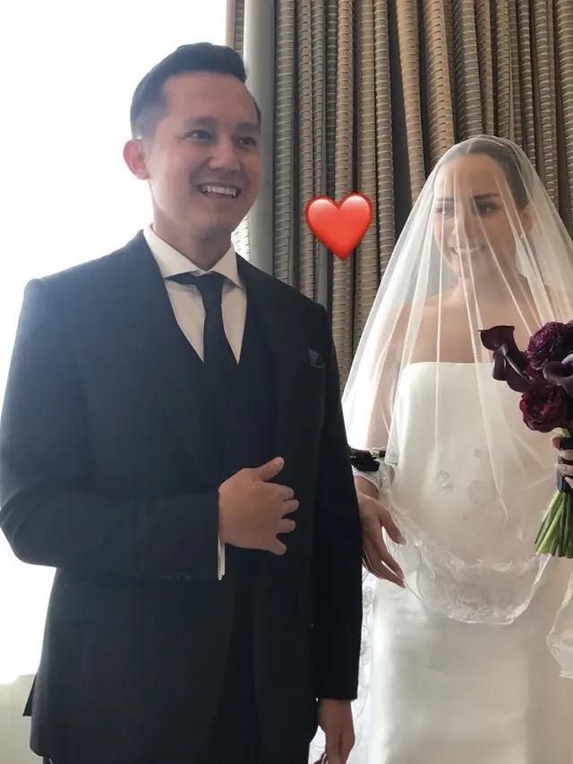 Pesona Angel Pieters di Hari Pernikahan