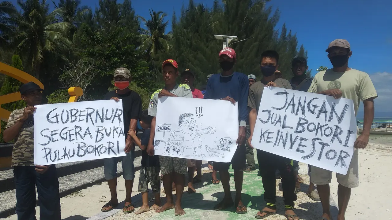 Warga Suku Bajo protes penutupan lokasi wisata pulau Bokori di tengah Pandemi. (Liputan6.com/Ahmad Akbar Fua)