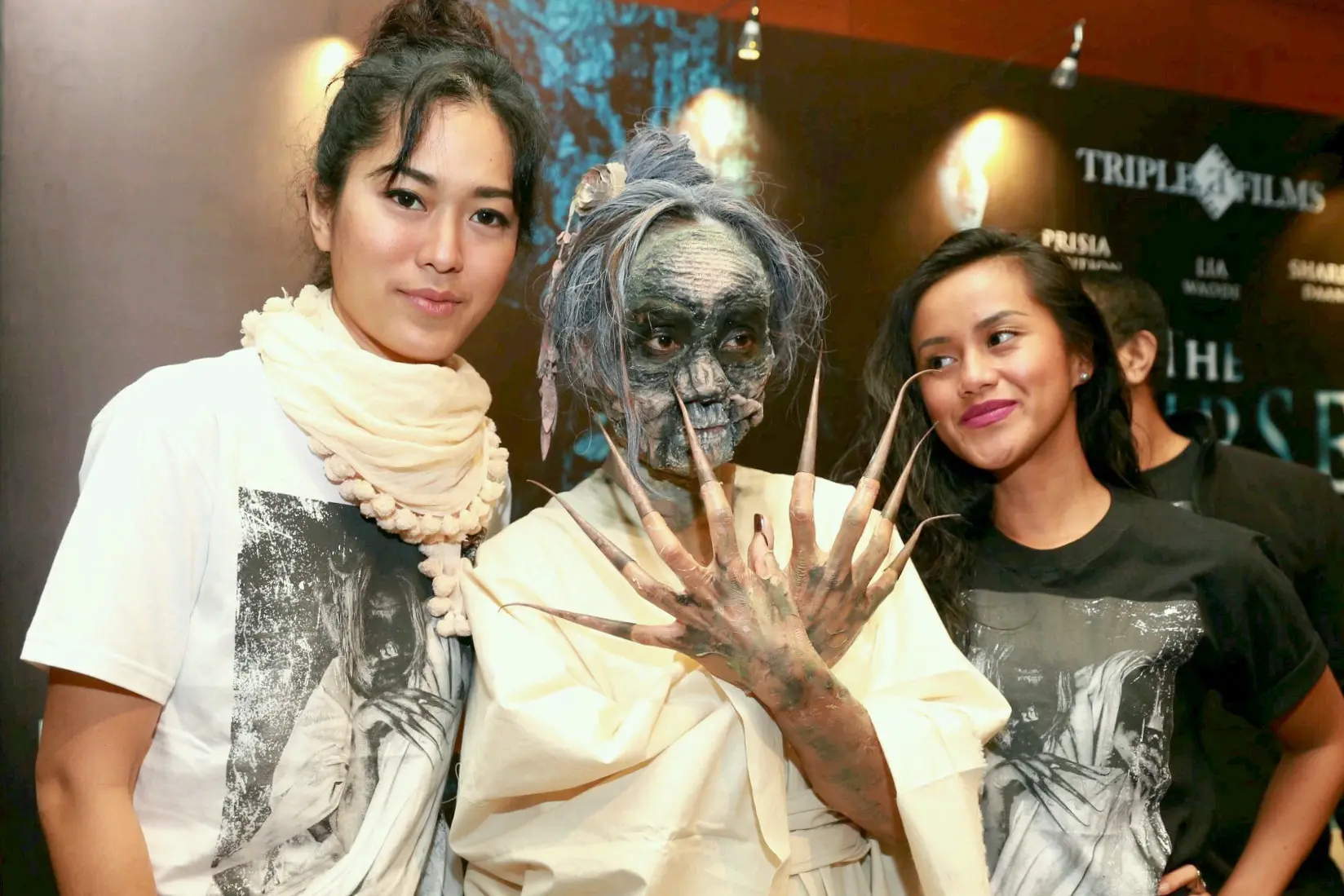 "Aku nggak akan ngelepas komedi karena aku besar dari komedi. Mereka juga kan tahunya Lia  Waode itu komedi," pungkas Lia Waode.  (Galih W.Satria/Bintang.com)