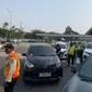 Parkir sembarangan di area terminal ataupun kawasan dilarang parkir lainnya di wilayah Bandara Soekarno Hatta, bakal kena sanksi tegas, hingga diderek oleh petugas berwenang.