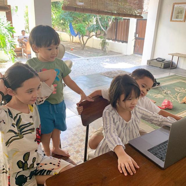 Segera Dikaruniai Adik, Ini 6 Potret Kompak Keempat Buah Hati Zaskia Adya Mecca