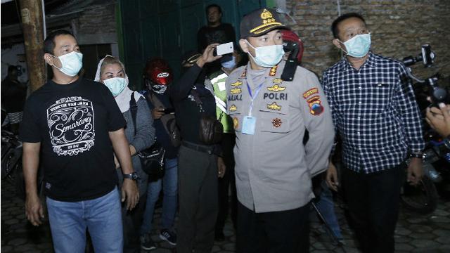 Cegah Covid 19 Wali Kota Semarang Hendrar Prihadi Bubarkan Kerumunan Warga Regional Liputan6 Com