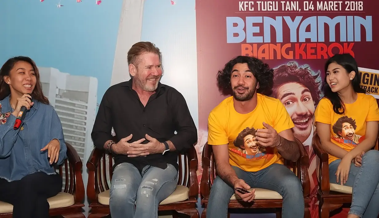 Ditemui saat acara launching di KFC Tugu Tani, Jakarta Pusat, Minggu (4/3/2018), Reza menceritakan tak mengalami kesulitan selama proses rekaman. Semuanya berjalan lancar, bahkan dalam sehari bisa rekaman lima lagu. (Bambang E.Ros/Bintang.com)