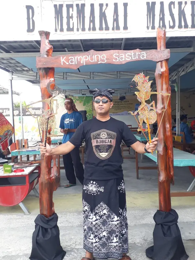 Heru di Kampung Sastra