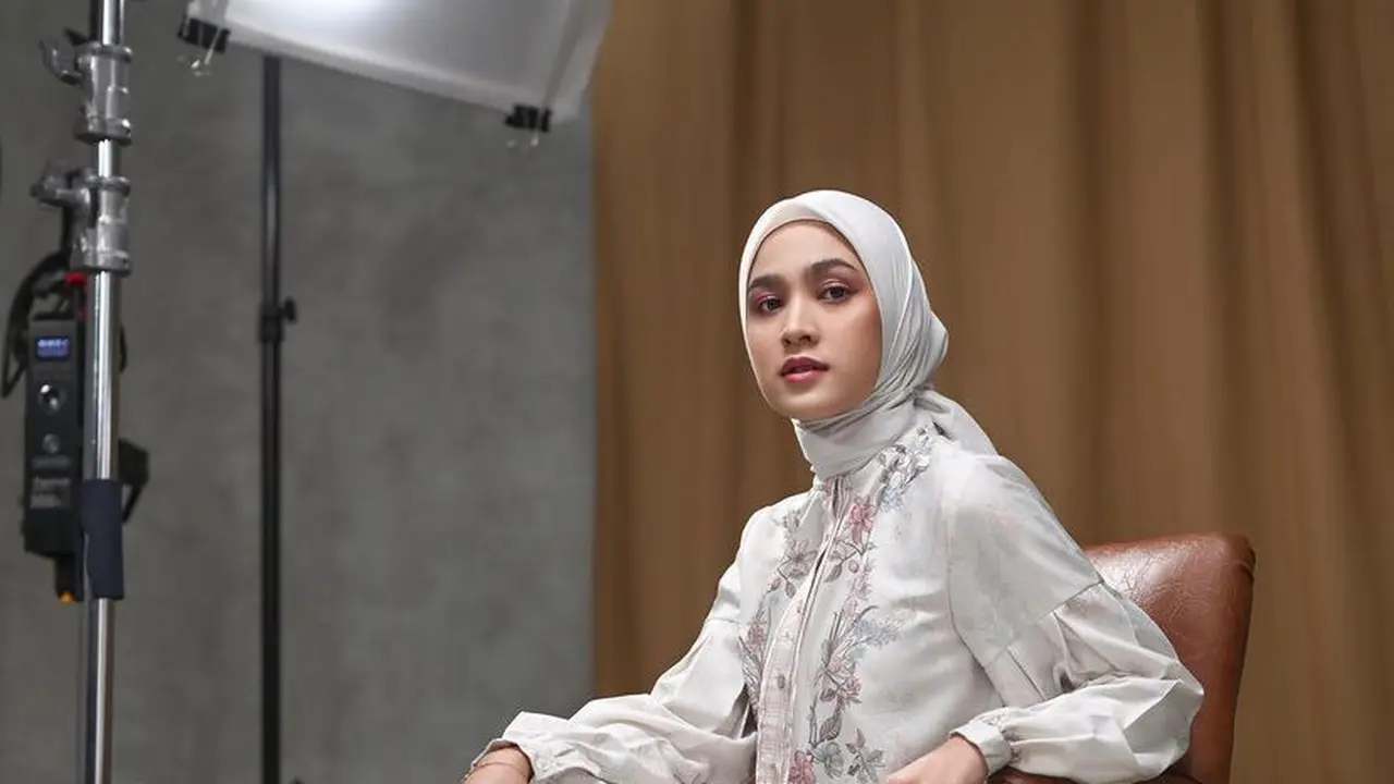 Ide Baju Lebaran Simple dari Cut Syifa