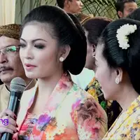 Putri Solo 2009, Selvi Ananda resmi menjadi istri Gibran Rakabuming Raka, putra sulung Presiden Joko Widodo. Akad nikah dilangsungkan di Graha Sabha Buana, pukul 09.00 WIB.
