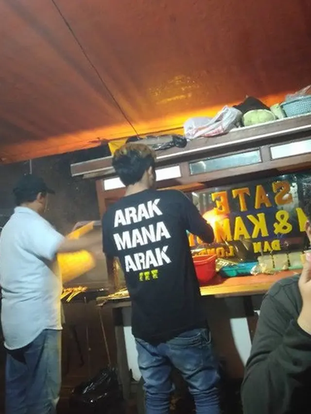 baju dengan tulisan nyeleneh
