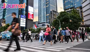 Downgrade, Saat Masyarakat Cari Celah untuk Bertahan Hidup