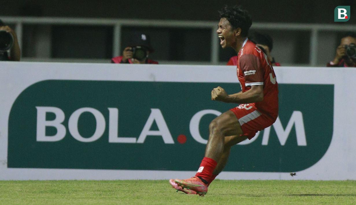 Keunggulan Arema tidak bertahan lama lantaran PSM berhasil membalasnya hanya dua menit berselang. Ilham Udin Armaiyn mencatatkan namanya di papan skor. (Foto: Bola.com/M Iqbal Ichsan)