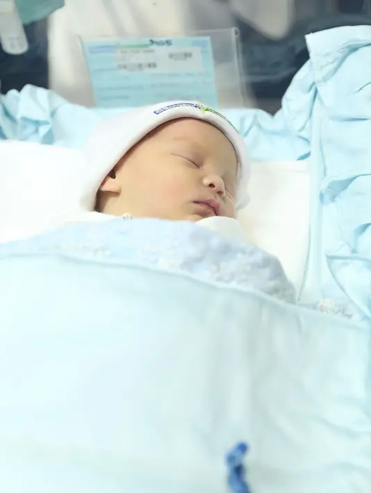 Bayi laki-laki dengan berat badan 3,35 kilogram, dan panjang badan 49 centimeter diberinama Courage Jordan Lynch. (Andy Masela/Bintang.com)