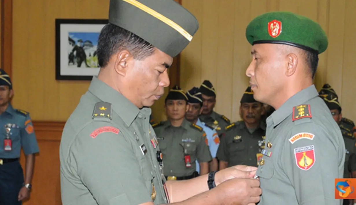 Citizen6, Cilangkap: Penataran yang akan berlangsung selama satu bulan, diikuti oleh 20 peserta dari lingkungan TNI, secara resmi dibuka oleh Wakapuspen TNI Brigjen TNI Suratmo. (Pengirim: Badarudin Bakri)