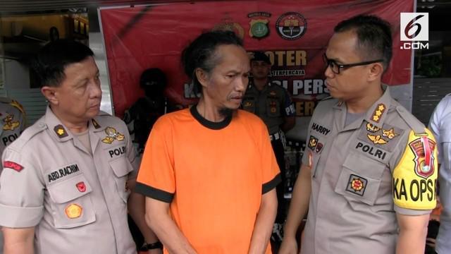 Seorang dukun palsu asal Tangerang yang memiliki omzet ratusan juta rupiah diciduk polisi.
