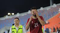 Striker Timnas Indonesia U-22, Jens Raven, menangis setelah timnya gagal ke semifinal SEA Games 2022. (Bola.com/Bagaskara Lazuardi)