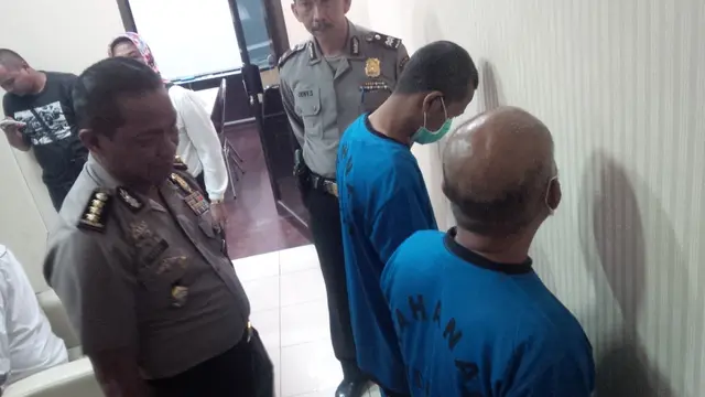 Rupa Dagang Manusia, Cari Celah di Bandara hingga Tunangan Paksa