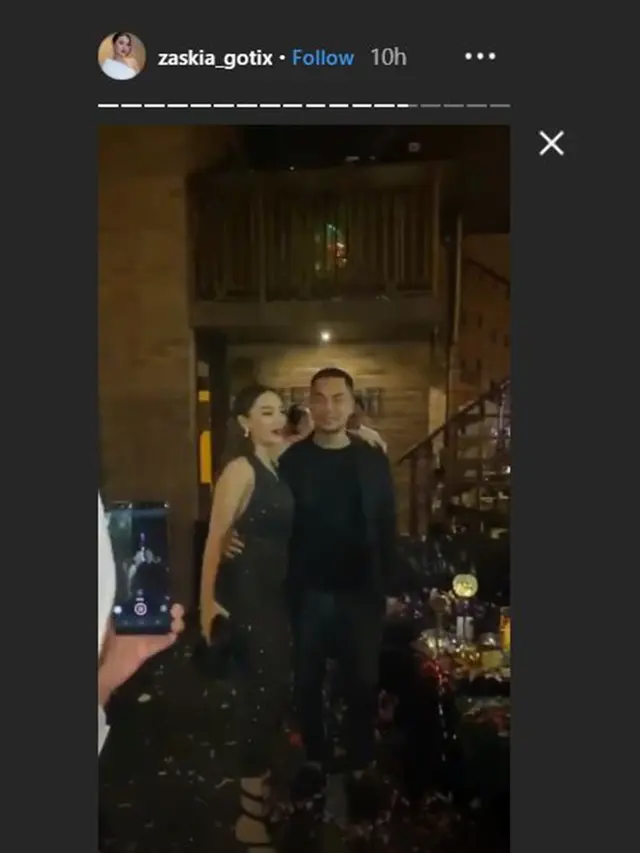 Akhirnya Go Public, Ini 6 Momen Romantis Zaskia Gotik di Acara Ulang Tahun Sang Kekasih