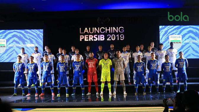 Skuat Persb Bandung untuk Shopee Liga 1 2019 diperkenalkan di Hotel Savoy Homann, Bandung, Sabtu (11/5/2019). (Bola.com/Erwin Snaz)