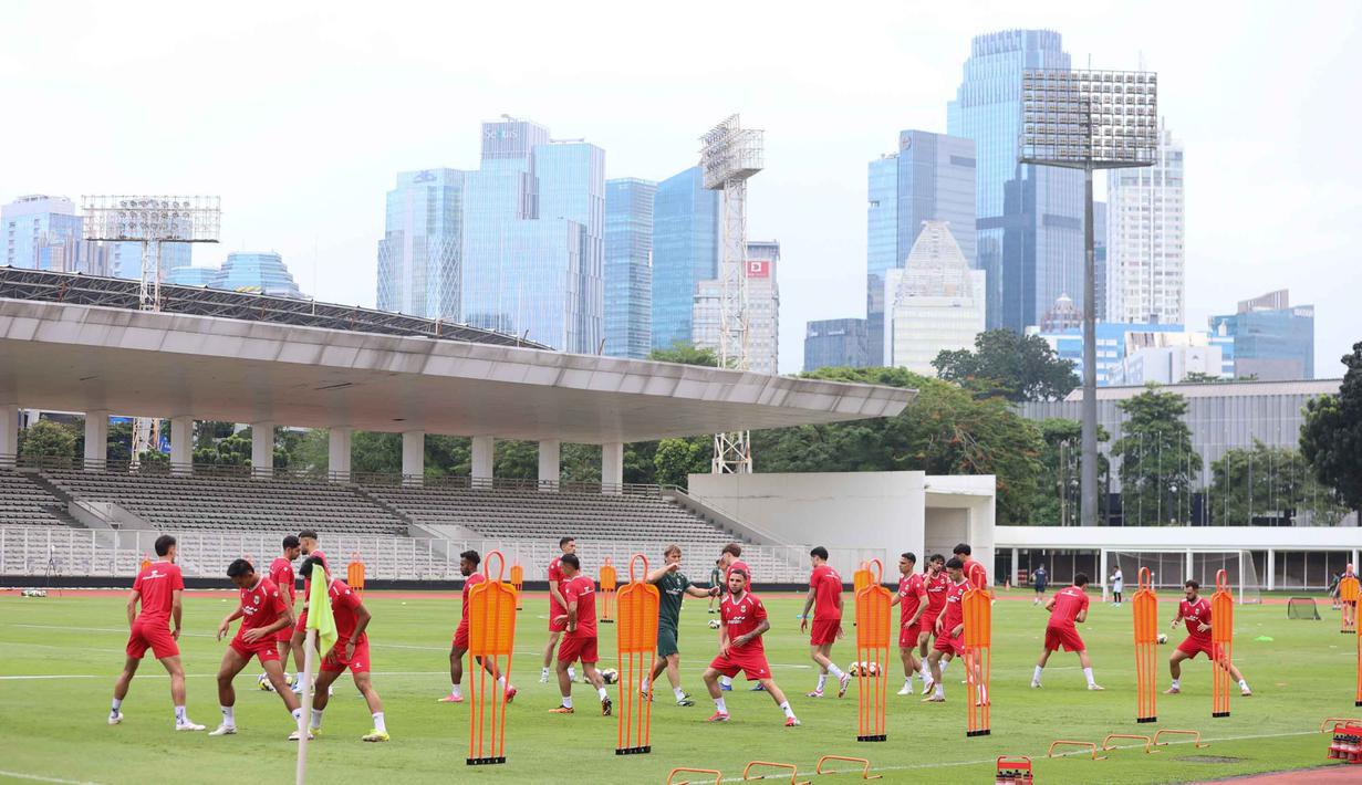 Sebelumnya, di babak penyisihan, Skuad Garuda meraih kemenangan telak 4-0 atas Saint Kitts and Nevis. Tampak dalam foto, para pemain Timnas Indonesia saat sesi latihan untuk FIFA Series 2026 Stadion Madya, Kompleks Gelora Bung Karno, Senayan, Jakarta, Minggu (29/3/2026). (Bola.com/M Iqbal Ichsan)
