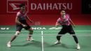 Pebulutangkis ganda putra Indonesia, Leo Rolly Carnando/Daniel Marthin gagal mengembalikan kok saat bertanding melawan pebulutangkis ganda putra Jepang, China, Keiichiro Matsui/Yoshinori Takeuchi pada laga perempatfinal Indonesia Masters 2023 di Istora Senayan, Jakarta, Jumat (27/01/2023). Leo/Daniel menang dengan skor 21-13, 21-11. (Bola.com/Bagaskara Lazuardi)