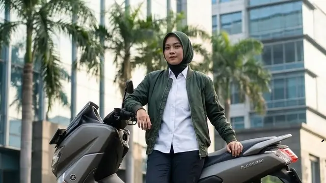 Outfit Kantor yang Tetap Rapi Meski Naik Motor