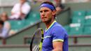 Petenis Spanyol, Rafael Nadal, saat bertanding melawan petenis Georgia, Nikoloz Basilashvil pada Prancis Terbuka 2017 di Stadion Roland Garros, Paris, Jumat (02/06/2017). (EPA/Etienne Laurent)