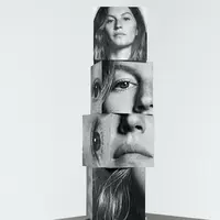 Salah satu look dalam kampanye TB Monogram bersama Gisele Bündchen. Credits: Press release Burberry