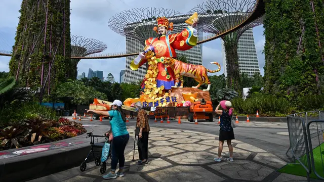 FOTO: Patung Dewa Keberuntungan Jelang Imlek di Singapura