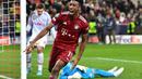 Penyerang Bayern Munchen Kingsley Coman merayakan gol yang dicetaknya ke gawang Red Bull Salzburg dalam leg pertama 16 besar Liga Champions di Red Bull Arena, Kamis dini hari WIB (17/2/2022). Bayern Munchen meraih hasil imbang 1-1 saat bertandang ke markas RB Salzburg. (KERSTIN JOENSSON/AFP)